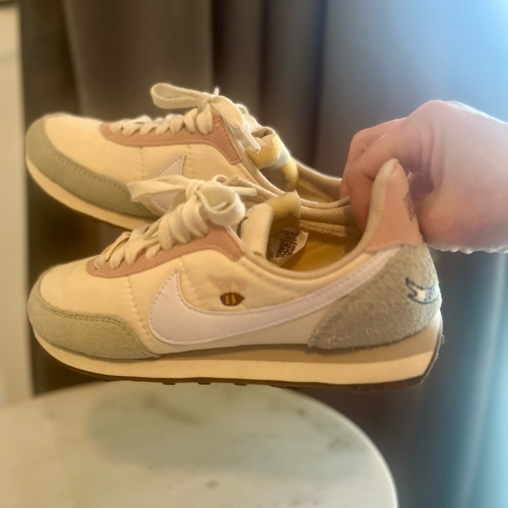 The Nike Waffle Trainer 2 Cashmere Women's shoes Retro